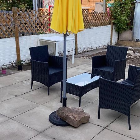 Private Lounge&Double Room Kilwinning Exterior foto