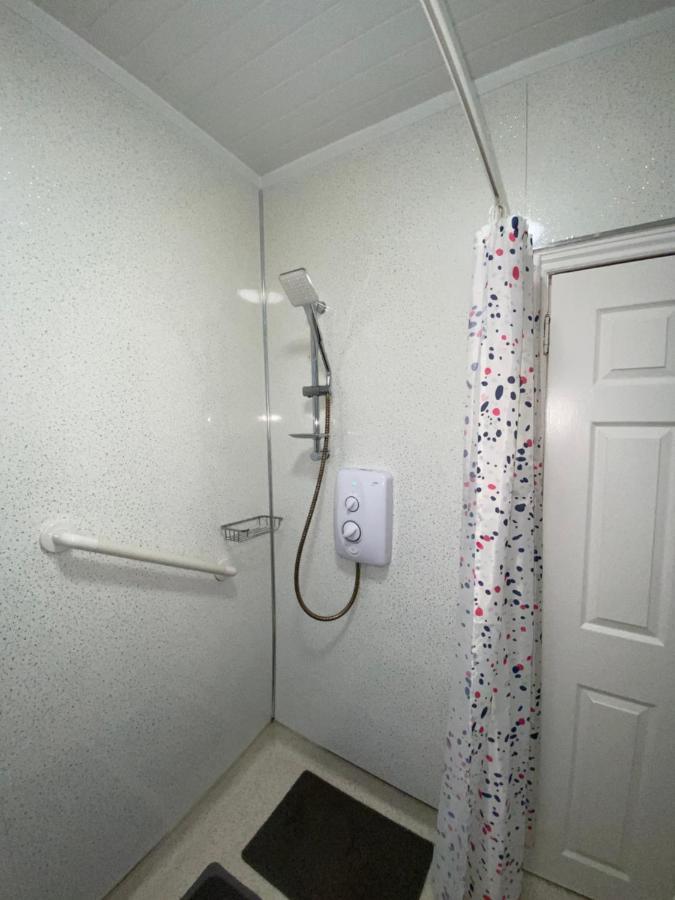 Private Lounge&Double Room Kilwinning Exterior foto