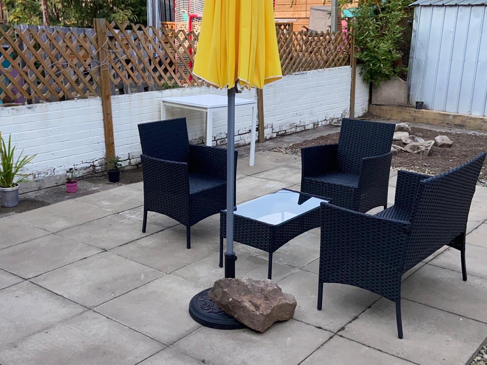 Private Lounge&Double Room Kilwinning Exterior foto